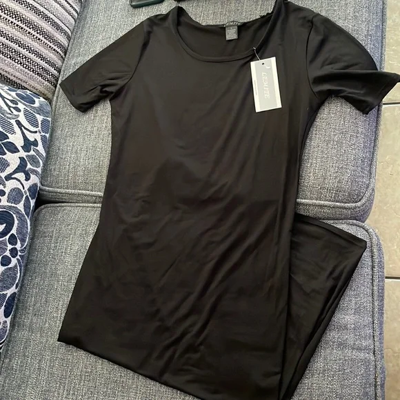 Black fitted dress has a little stretch size large. - Picture 1 of 2